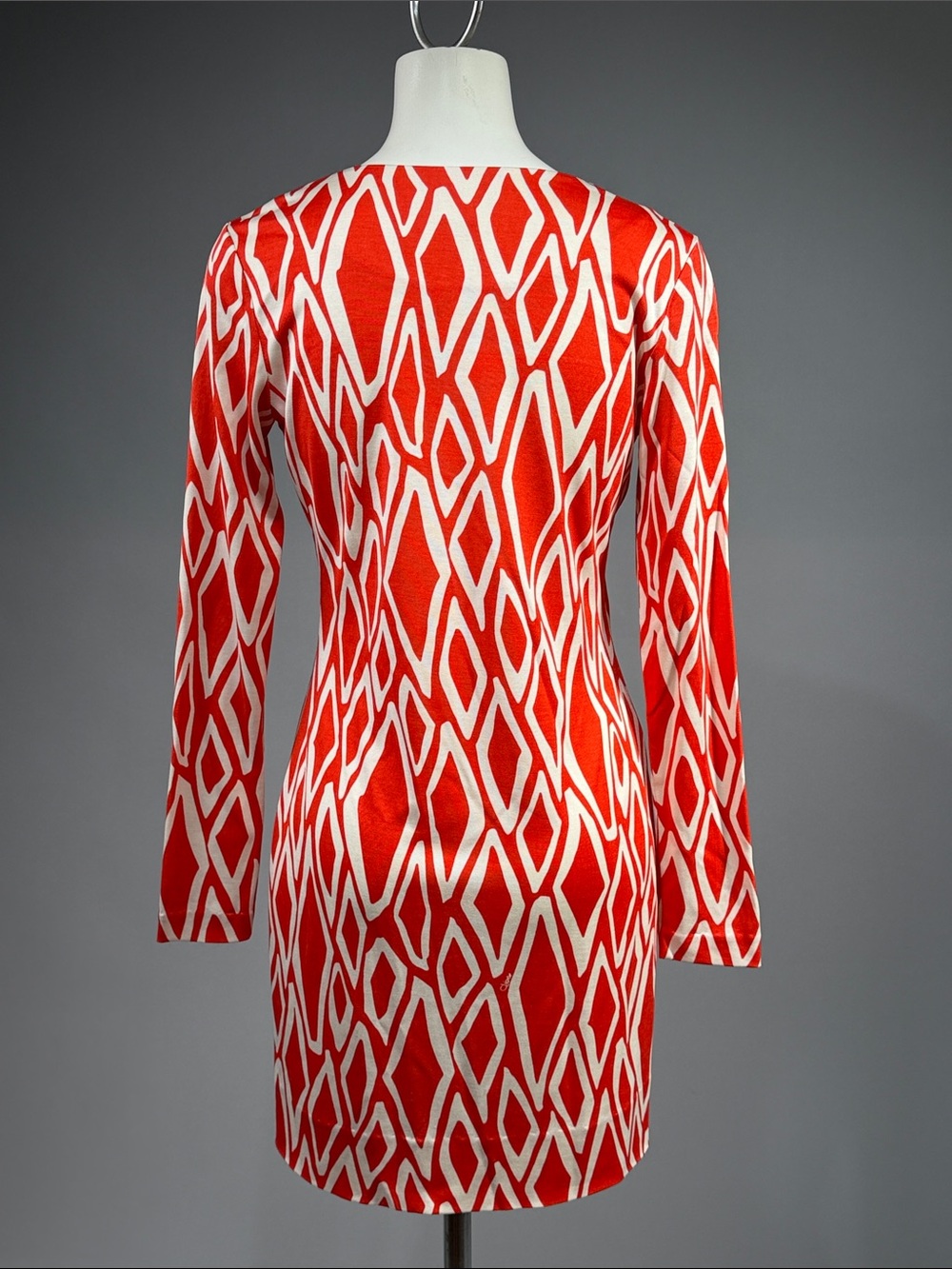 Diane Von Furstenberg Red and White Geometric V‑Neck Long Sleeve Dress (rack14) - Picture 6 of 10